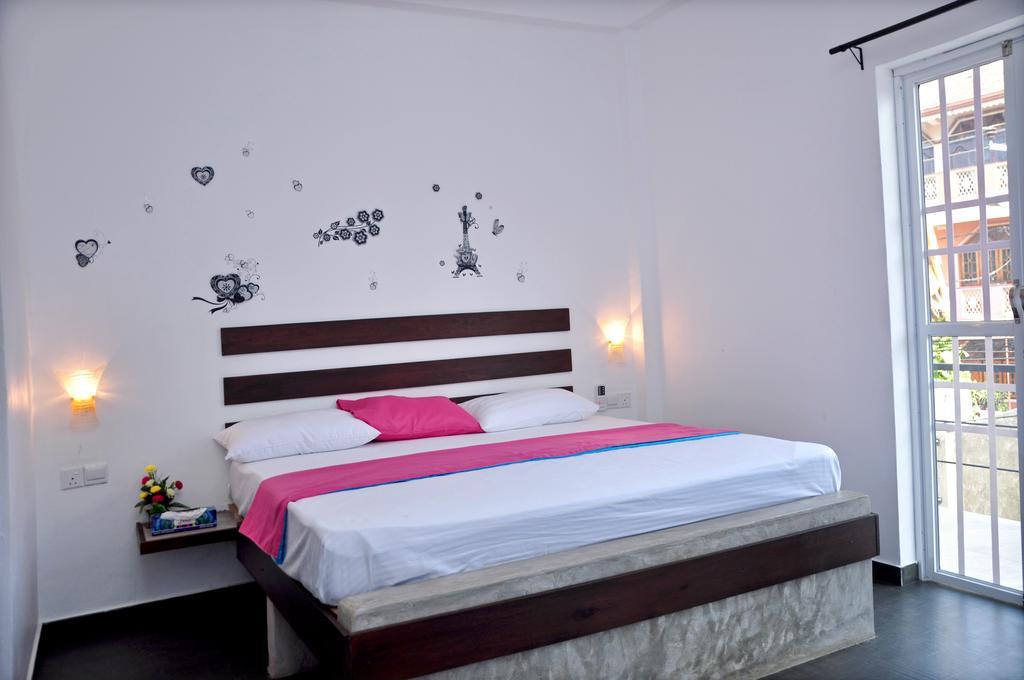 Petit Guest House Negombo Buitenkant foto
