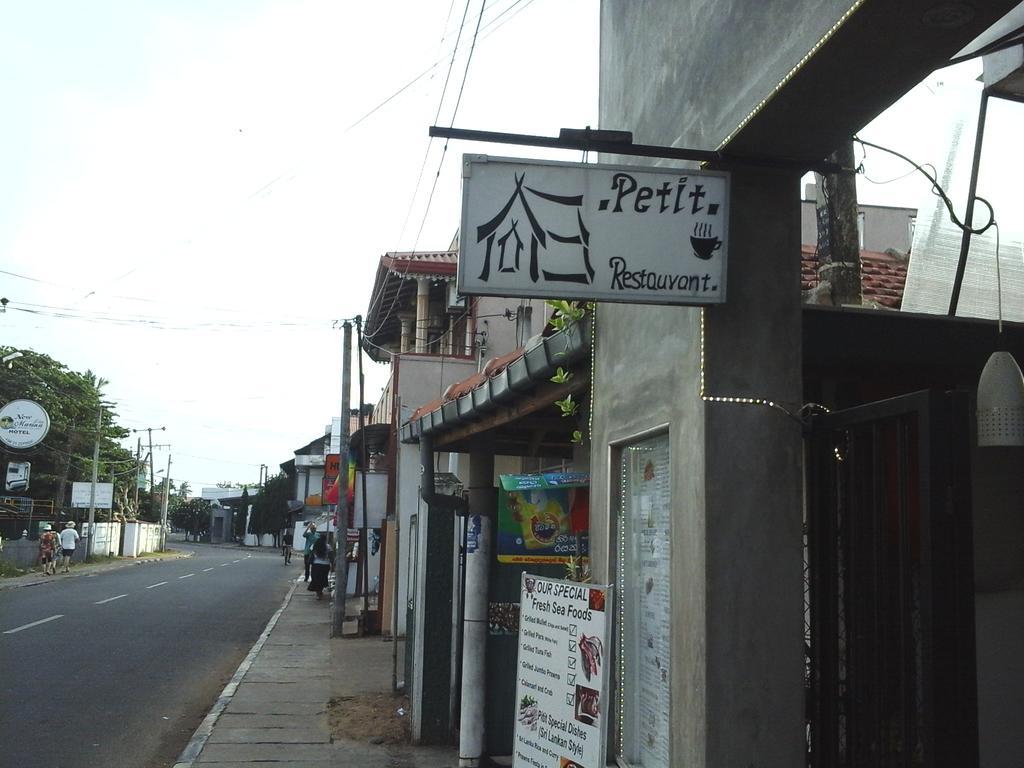 Petit Guest House Negombo Buitenkant foto