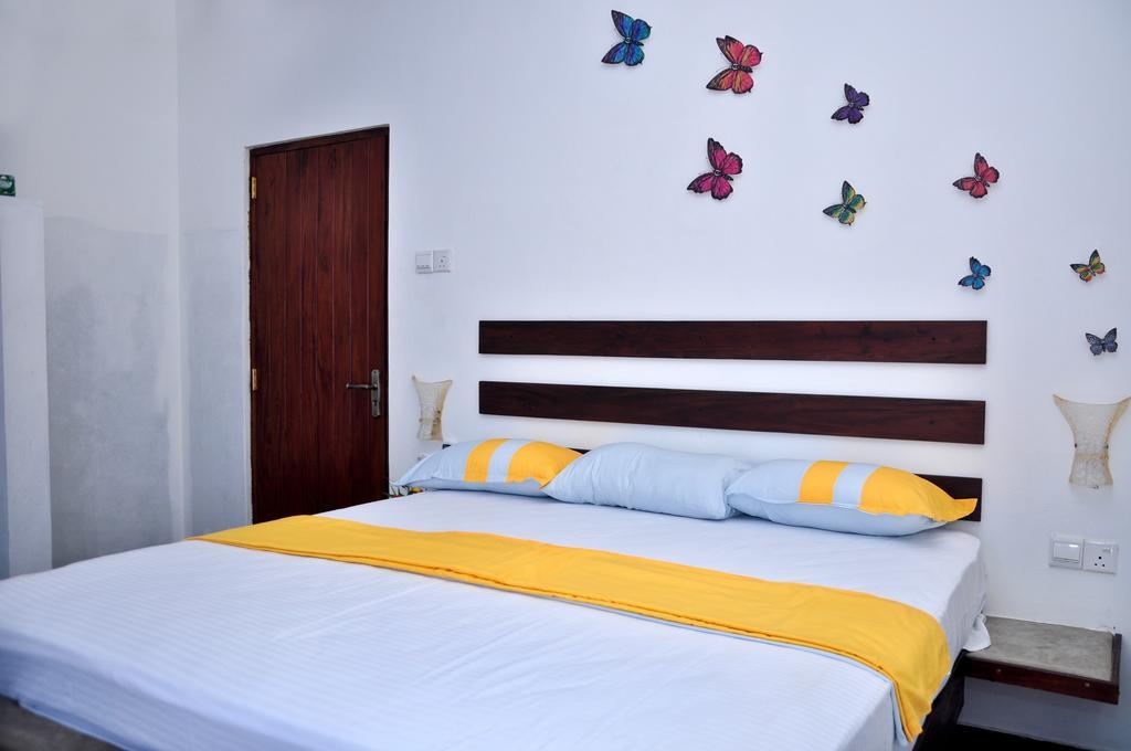 Petit Guest House Negombo Buitenkant foto